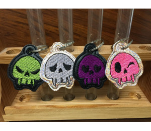 Stickserie ITH - Anhänger Skulls